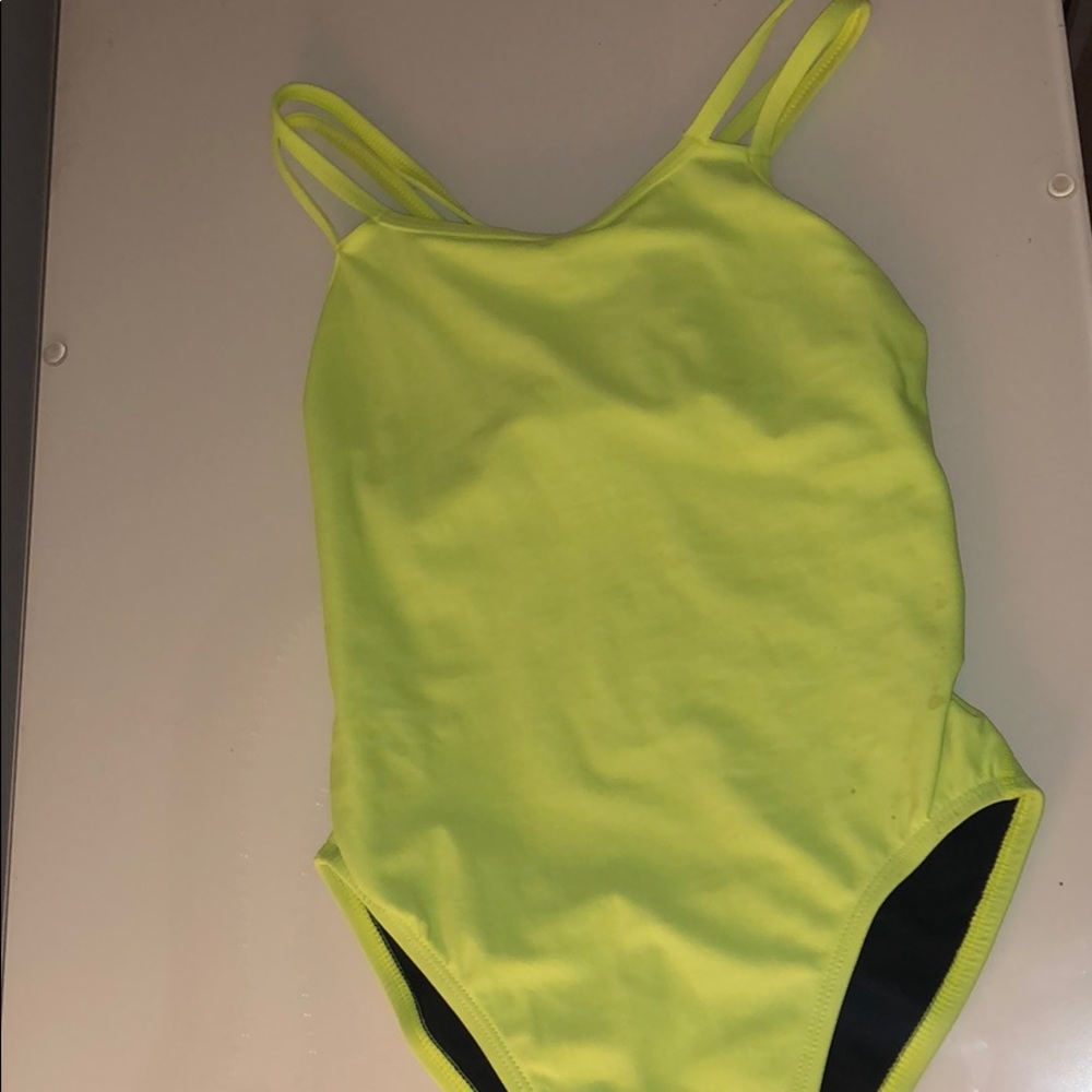 highlighter yellow jolyn